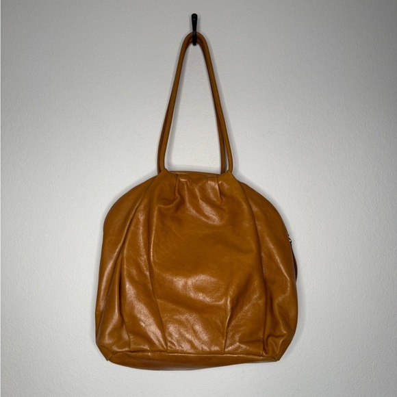 Hobo Divine Shoulder Bag Tan Adjustable Strap Soft Leather - Picture 3 of 9